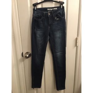 👖2/$20 MUDD SKINNY FIT JEANS